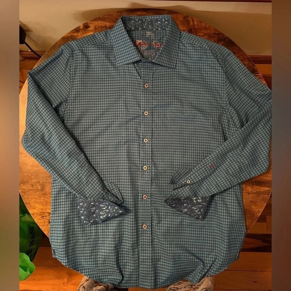 Robert Graham | designer men’s shirt. Tailored fit. Size: XL.